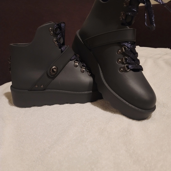 Brand new coach boots - Picture 5 of 7